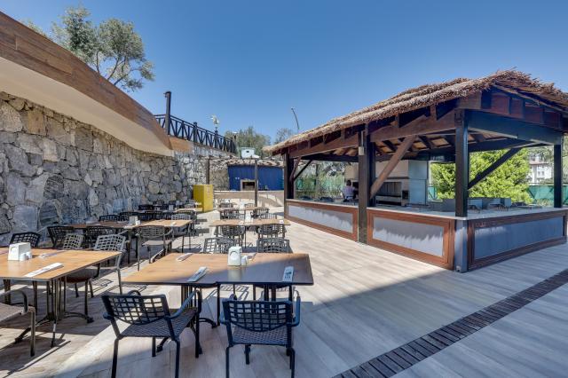 RAMADA HOTEL & SUITES BY WYNDHAM KUSADASI - Restaurace - Main R