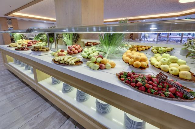 RAMADA HOTEL & SUITES BY WYNDHAM KUSADASI - Restaurace - Main R