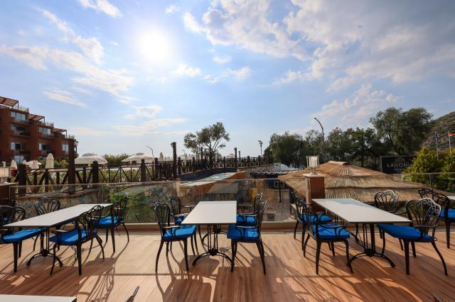 RAMADA HOTEL & SUITES BY WYNDHAM KUSADASI - Restaurace - ALACAR