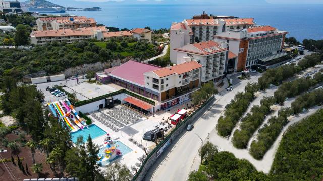RAMADA HOTEL & SUITES BY WYNDHAM KUSADASI - Obecné - Hlavní bud