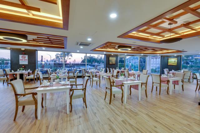 RAMADA HOTEL & SUITES BY WYNDHAM KUSADASI - Restaurace - ALACAR