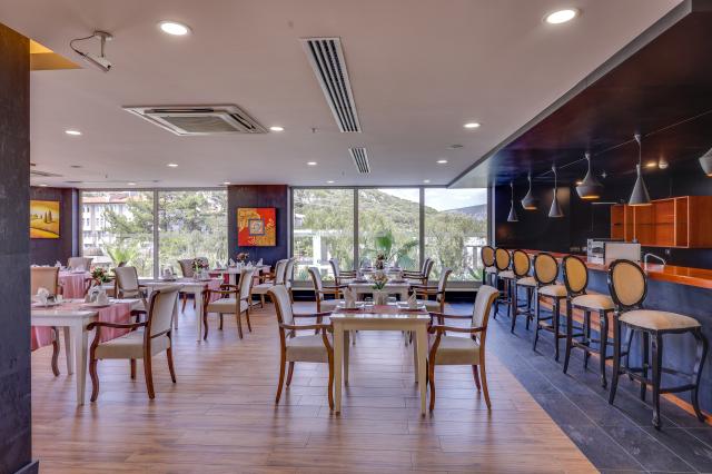 RAMADA HOTEL & SUITES BY WYNDHAM KUSADASI - Restaurace - ALACAR