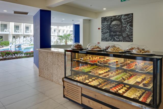 RAMADA HOTEL & SUITES BY WYNDHAM KUSADASI - Bary - SNACK BAR