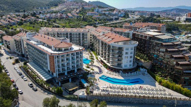 RAMADA HOTEL & SUITES BY WYNDHAM KUSADASI - Obecné - Hlavní bud