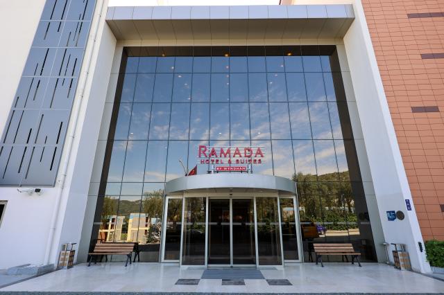 RAMADA HOTEL & SUITES BY WYNDHAM KUSADASI - Obecné - Hlavní bud