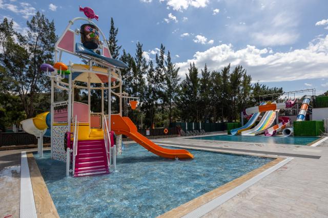 RAMADA HOTEL & SUITES BY WYNDHAM KUSADASI - Vodní park - Vodní 