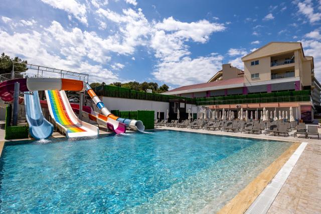 RAMADA HOTEL & SUITES BY WYNDHAM KUSADASI - Vodní park - Vodní 