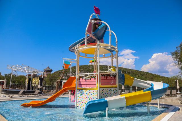 RAMADA HOTEL & SUITES BY WYNDHAM KUSADASI - Vodní park - Vodní 