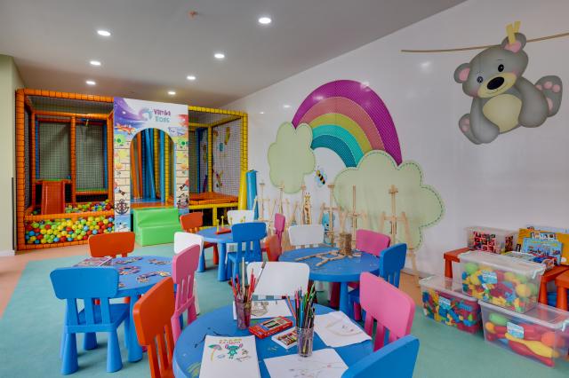 RAMADA HOTEL & SUITES BY WYNDHAM KUSADASI - Miniklub - Miniklub