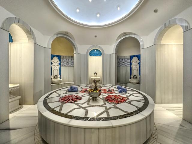 CHARISMA DE LUXE HOTEL - Lázně - Lázně