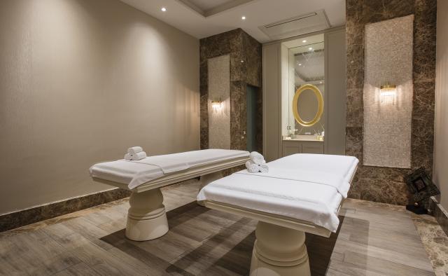 CHARISMA DE LUXE HOTEL - Lázně - Lázně