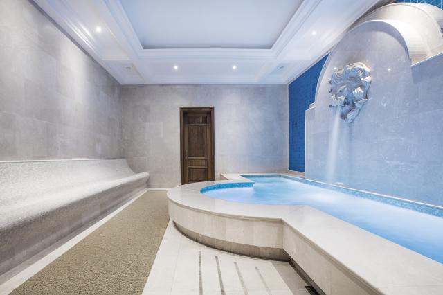 CHARISMA DE LUXE HOTEL - Lázně - Lázně