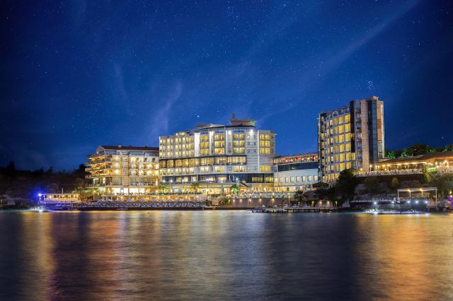 CHARISMA DE LUXE HOTEL - Obecné - Hlavní budova