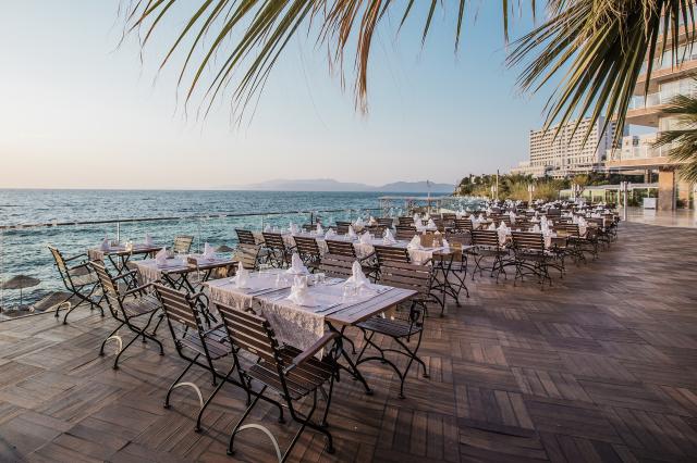 CHARISMA DE LUXE HOTEL - Restaurace - Moon Light Restaurant