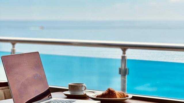 CHARISMA DE LUXE HOTEL - Bary - Starbucks Corner