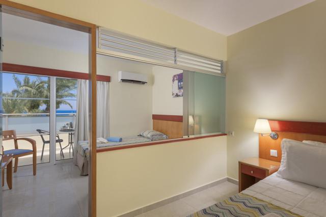 AVRA BEACH - Pokoje - FAMILY ROOM 2 BEDROOMS GARDEN VIEW BALCON