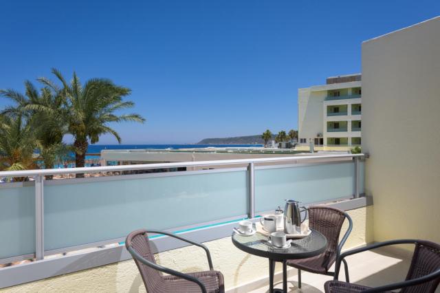 AVRA BEACH - Pokoje - FAMILY ROOM 2 BEDROOMS GARDEN VIEW BALCON