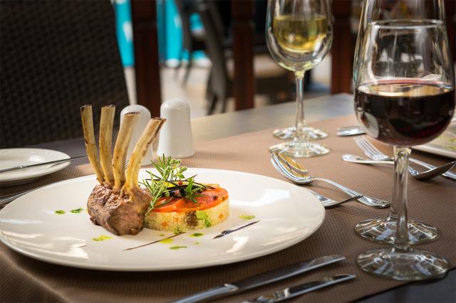 SUN BEACH RESORT - Restaurace - DIONYSSOS