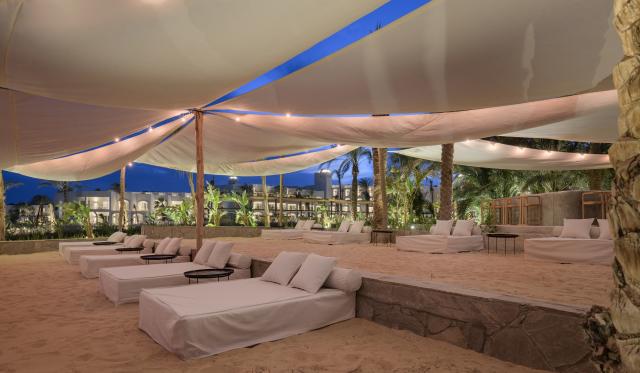 SERRY BEACH RESORT - Restaurace - Nur Beach Club