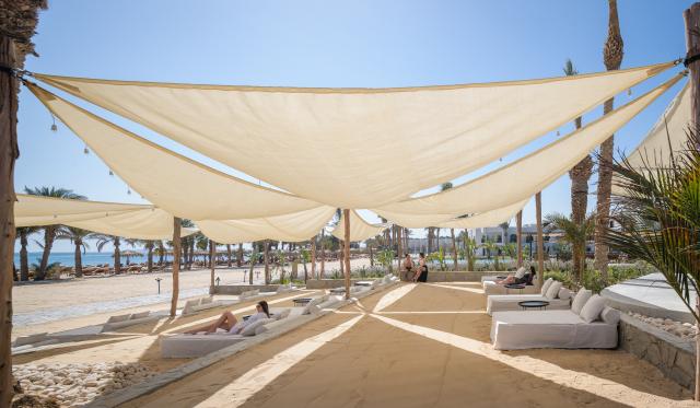 SERRY BEACH RESORT - Restaurace - Nur Beach Club