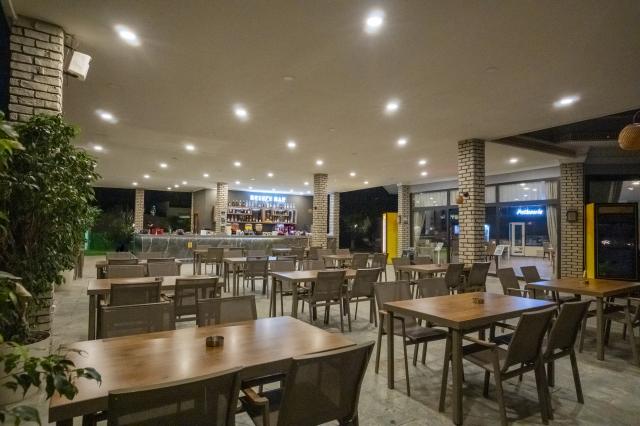 FORE RESORT & SPA - Bary - Breeze Bar ( Beach Bar )