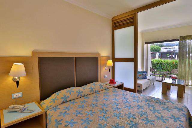 SOL BY MELIA COSMOPOLITAN RHODES - Pokoje - Family Room Sliding