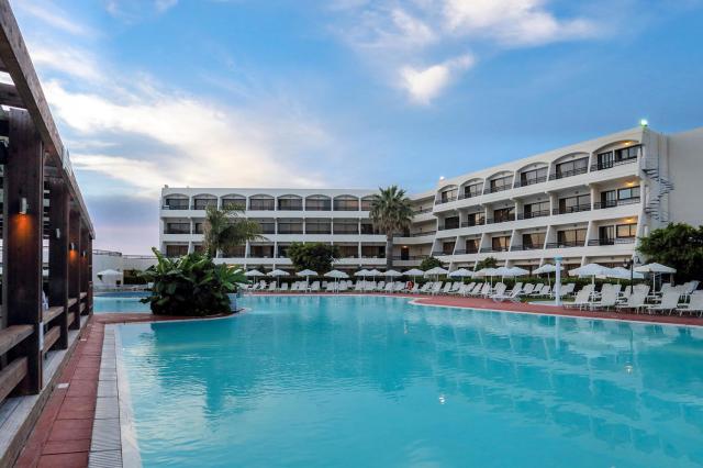 SOL BY MELIA COSMOPOLITAN RHODES - Bazény - Venkovní bazén