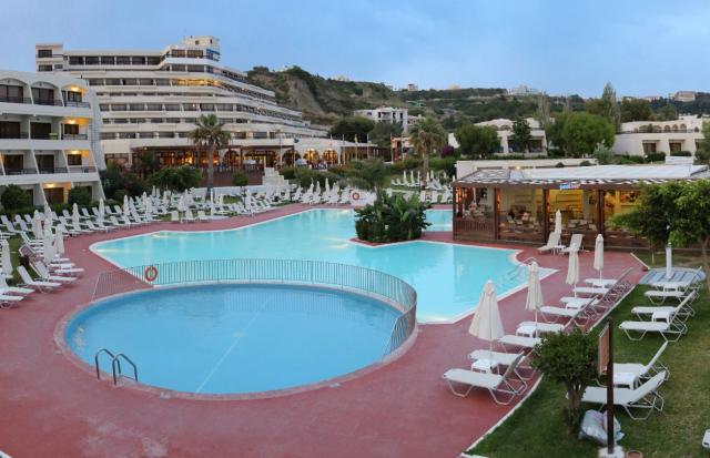 SOL BY MELIA COSMOPOLITAN RHODES - Bazény - Venkovní bazén