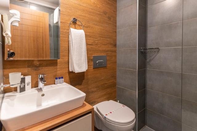 LANCORA BEACH HOTEL - Pokoje - COMFORT STANDART ROOM