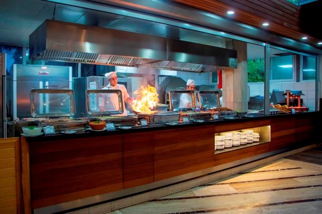 LANCORA BEACH HOTEL - Restaurace - SHOW BUFFET