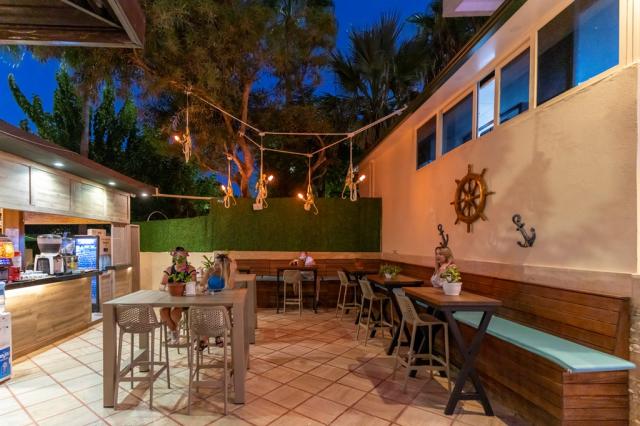 LANCORA BEACH HOTEL - Bary - Bar Barossa