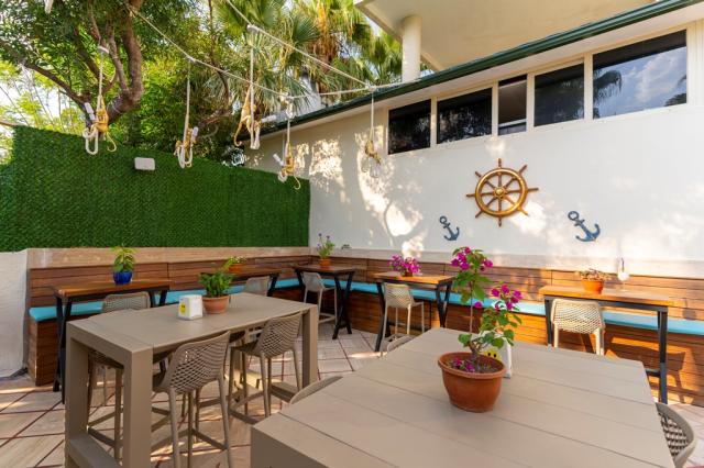 LANCORA BEACH HOTEL - Bary - Bar Barossa