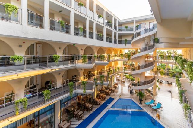 LANCORA BEACH HOTEL - Bazény - Venkovní bazén