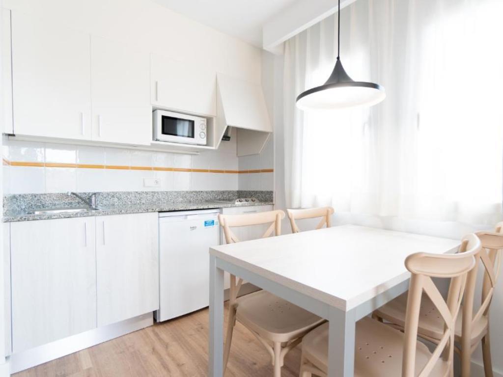 APARTHOTEL CIUDAD LAUREL - Pokoje - APARTMENT PREMIUM BALCONY O