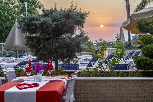 MICHELL HOTEL SPA BEACH CLUB (ADULTS ONLY 16+) - Restaurace - M