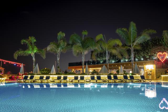 MICHELL HOTEL SPA BEACH CLUB (ADULTS ONLY 16+) - Bary - POOL BA