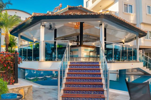 VILLA SUNFLOWER HOTEL - Bary - SPRING POOL BAR