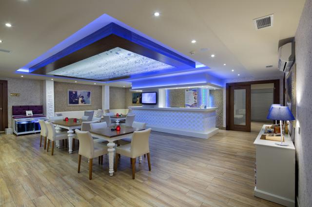 VILLA SUNFLOWER HOTEL - Lázně - Lázně
