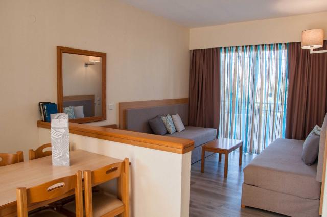 SEA MELODY BEACH HOTEL AND APARTMENTS - Pokoje - FAMILY ROOM 1 