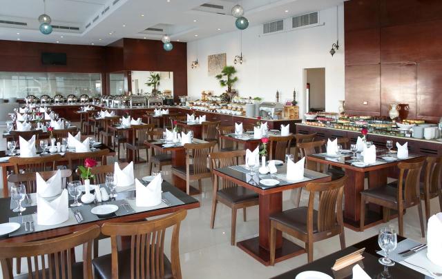 RAMADA BEACH HOTEL AJMAN - Restaurace - Restaurace