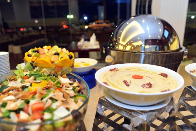 RAMADA BEACH HOTEL AJMAN - Restaurace - Kings Grill Restaurant 
