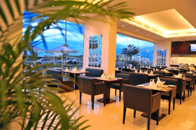 RAMADA BEACH HOTEL AJMAN - Restaurace - Kings Grill Restaurant 