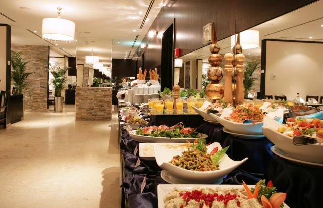 RAMADA HOTEL & SUITES AJMAN - Restaurace - Orchid Restaurant 