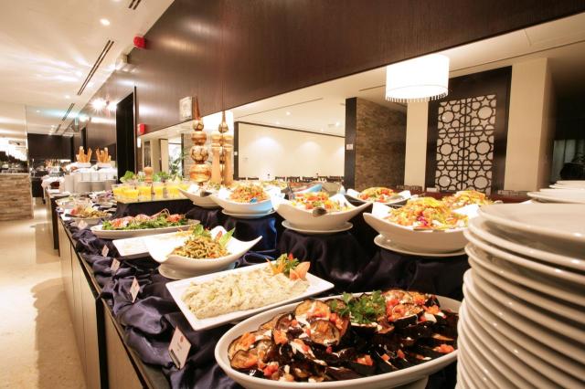 RAMADA HOTEL & SUITES AJMAN - Restaurace - Orchid Restaurant 