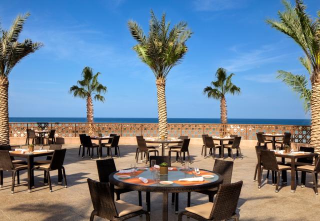 SHERATON SHARJAH BEACH RESORT & SPA - Restaurace - AL QUBTAN