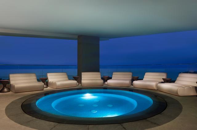 WYNDHAM GARDEN AJMAN CORNICHE - Bazény - Venkovní / vnitřní baz