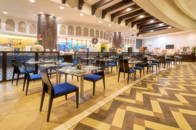 BAHI AJMAN PALACE HOTEL - Restaurace - Arabesque