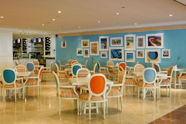 CORAL BEACH RESORT SHARJAH - Restaurace - Rumours Cafe