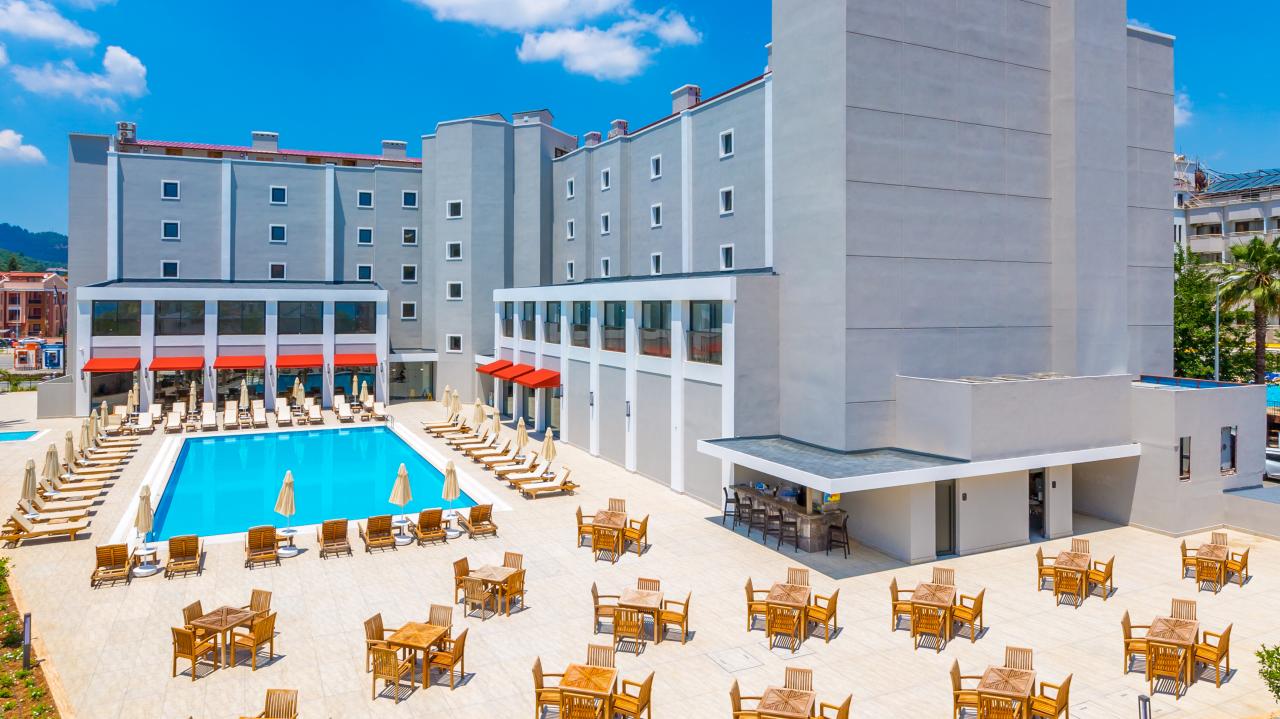 ADA JULIAN HOTEL - Bary - Pool Bar