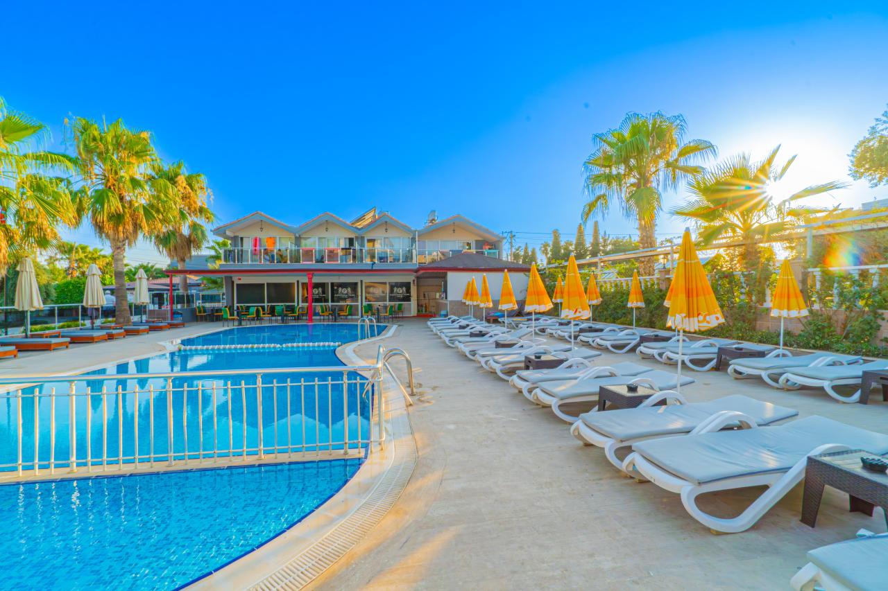 SAYANORA HOTEL - Bazény - Přístavba